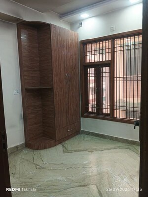 Room in 3 BHK Builder Floor at Rohini Sector 25 – for Rent