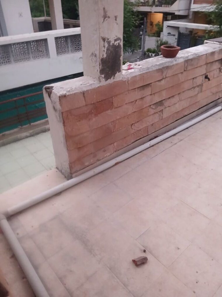 Balcony, sector 30 6+ Bedroom 310 Sq.Mt. Independent House In Sector 30 Noida 10705419
