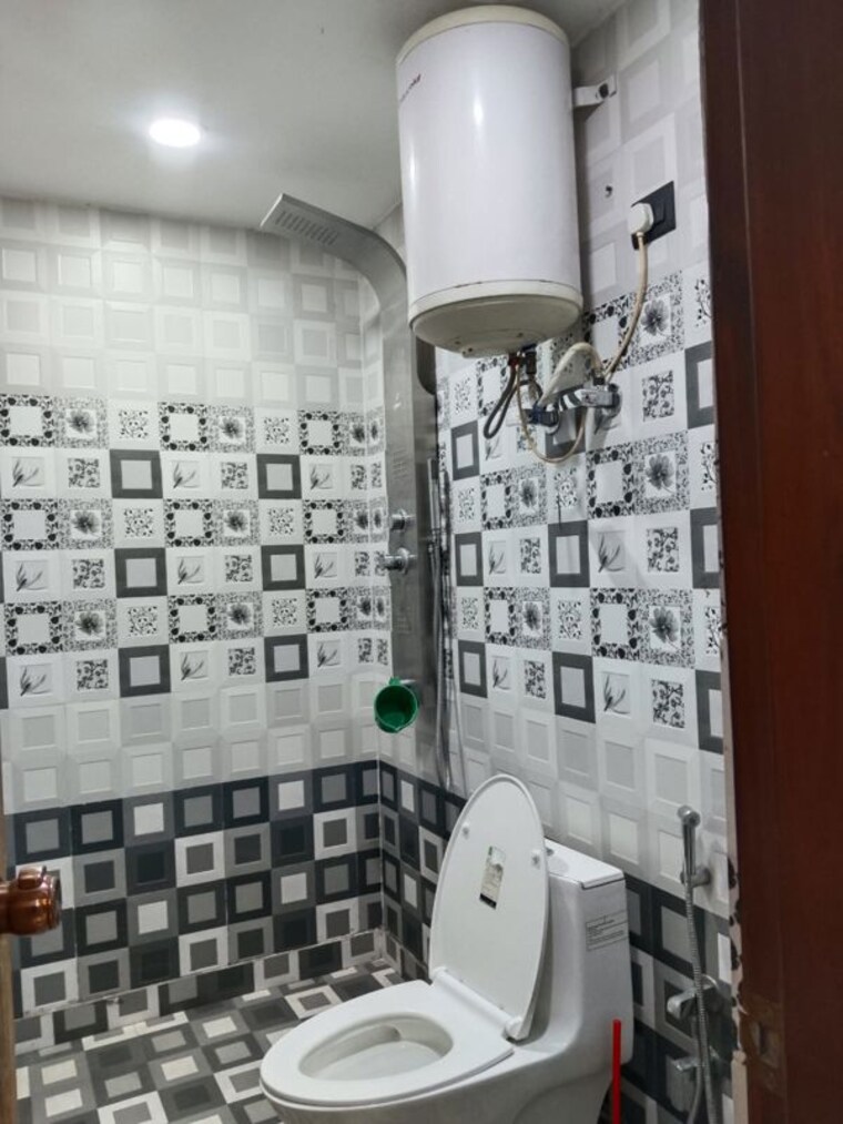 Bathroom, unitech-south-city-ii 2.5 Bedroom 1500 Sq.Ft. Builder Floor In Sector 50 Gurgaon 10708355