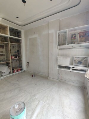 Parking in 3 BHK Builder Floor at Rohini Sector 16 – for Sale