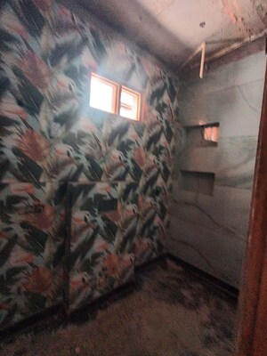 Parking in 3 BHK Builder Floor at Rohini Sector 16 – for Sale