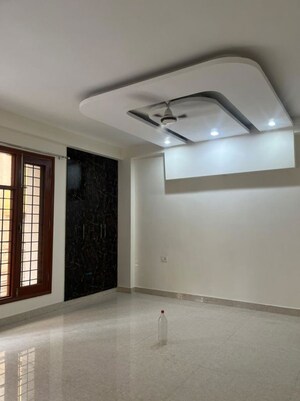 Room in 2 BHK Builder Floor at Delhi Cantonment – for Rent