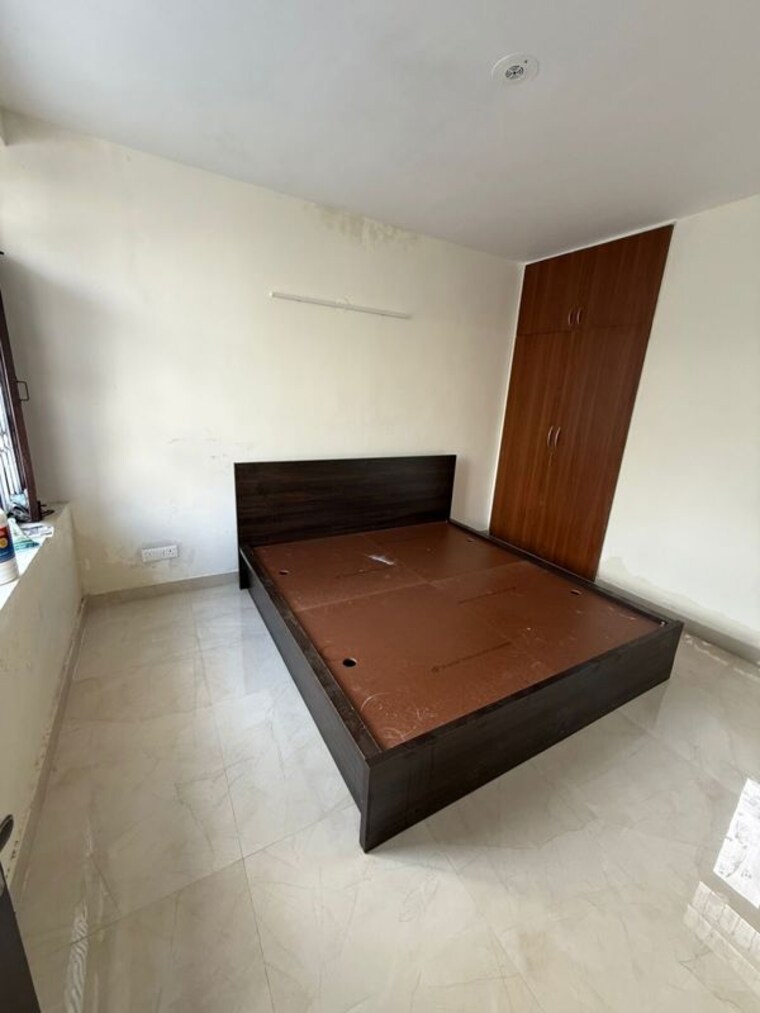 Bedroom, dlf phase i 1 Bedroom 120 Sq.Yd. Builder Floor In Dlf Phase I Gurgaon 10708402