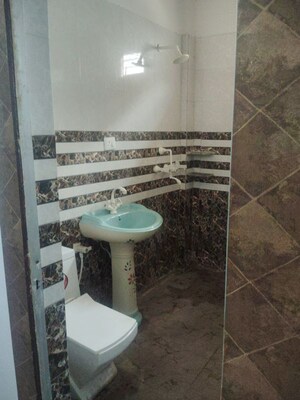 Bathroom in 6+ BHK Villa at Girdharpur – for Sale