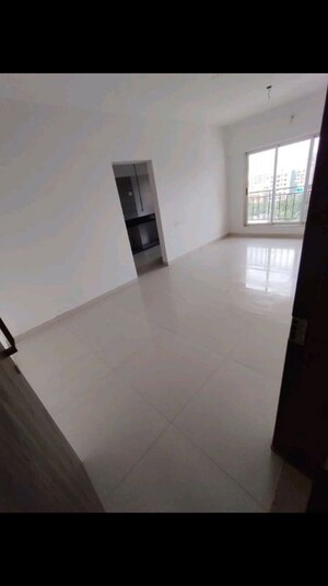 Room in 2 BHK Apartment at Shreeji Royal Samarpan, Kandivali West – for Rent