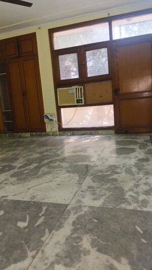 Room in 3 BHK Builder Floor at Chittaranjan Park – for Sale