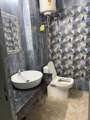 Bathroom in 3.5 BHK Apartment at Unitech South City Heights, Sector 41 – for Rent