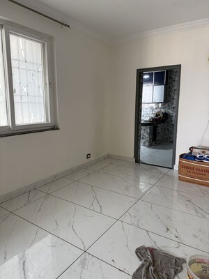 Furnished Amenities in 3.5 BHK Apartment at Unitech South City Heights, Sector 41 – for Rent