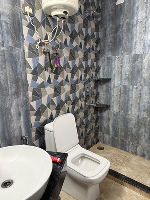 Bathroom in 3.5 BHK Apartment at Unitech South City Heights, Sector 41 – for Rent