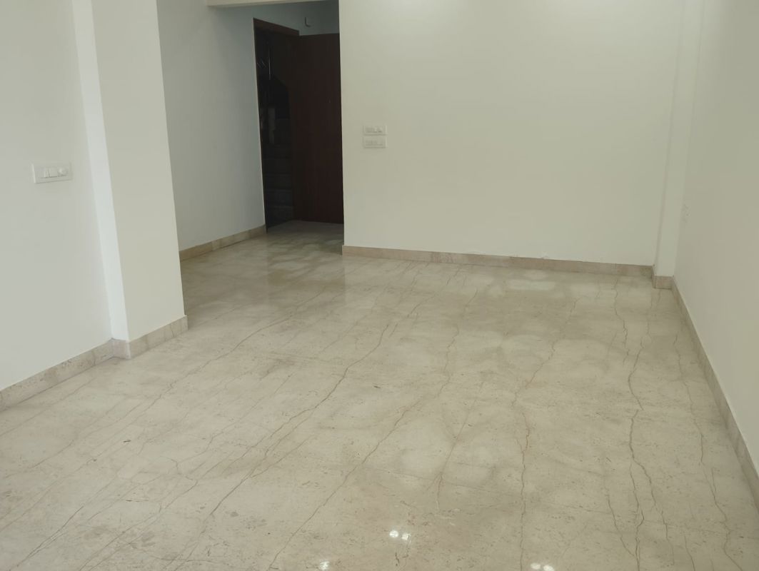 Room in 3 BHK Builder Floor at Chittaranjan Park – for Rent