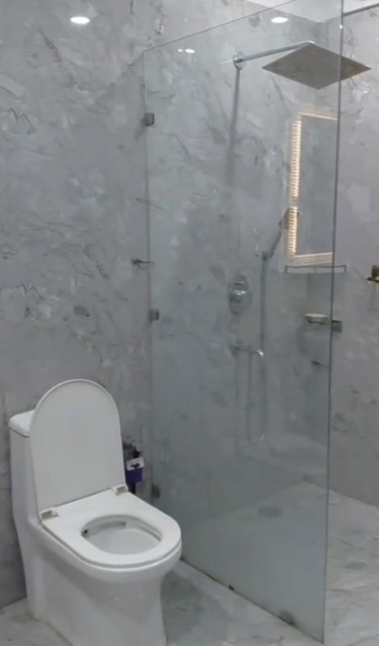 Bathroom, dlf phase i 2 Bedroom 100 Sq.Yd. Builder Floor In Dlf Phase I Gurgaon 10708456