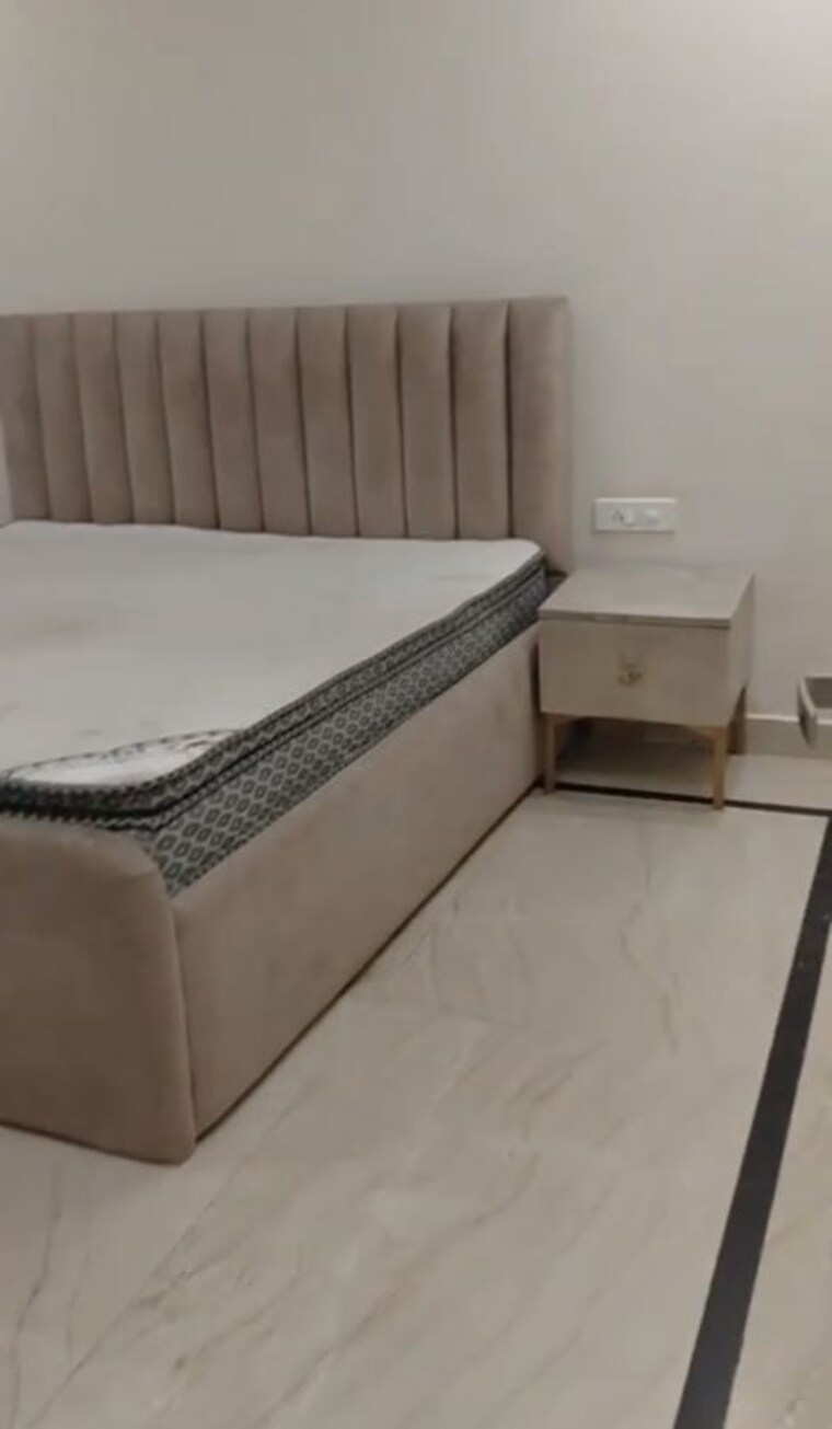 Bathroom, dlf phase i 2 Bedroom 100 Sq.Yd. Builder Floor In Dlf Phase I Gurgaon 10708456