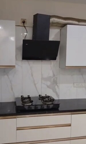 Kitchen in 2 BHK Builder Floor at Dlf Phase I – for Rent