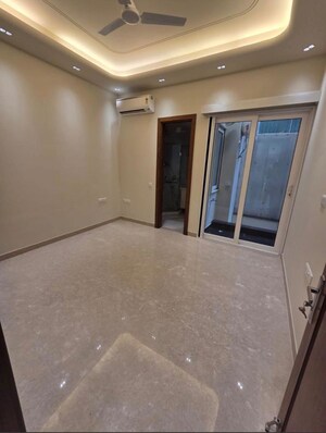 Room in 4 BHK Builder Floor at Panchsheel Enclave – for Rent