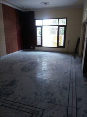 Room in 2 BHK Builder Floor at Sector 8 – for Rent