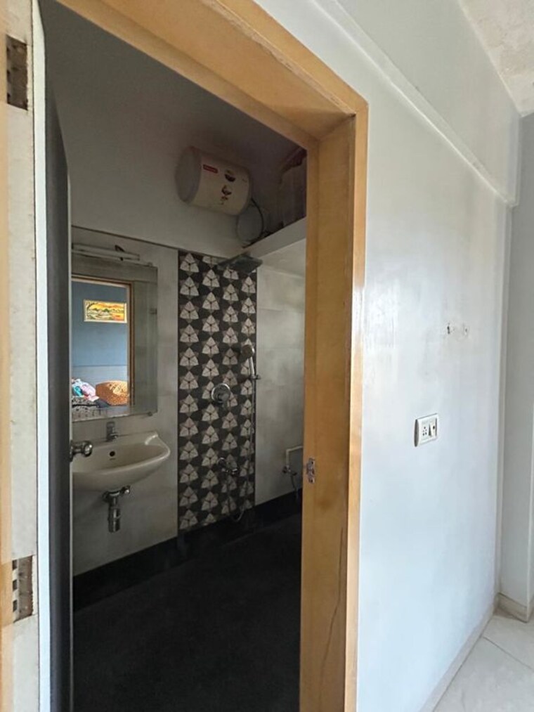 Bathroom, kanchan-pushp-society 2 Bedroom 790 Sq.Ft. Apartment In Ghodbunder Road Thane 10708476