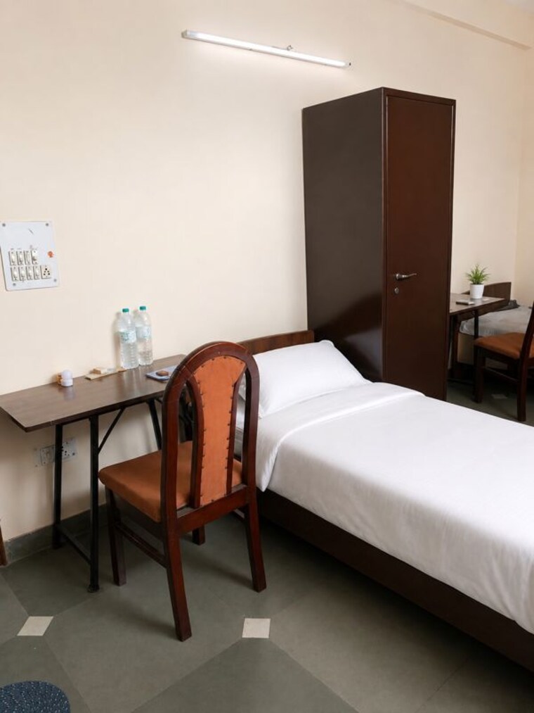 Bedroom, naraina Pg For Girls In Naraina 10708478