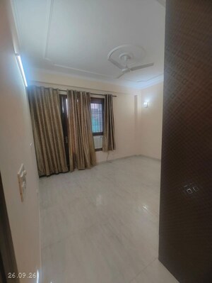 Room in 4 BHK Builder Floor at South City 2 – for Rent