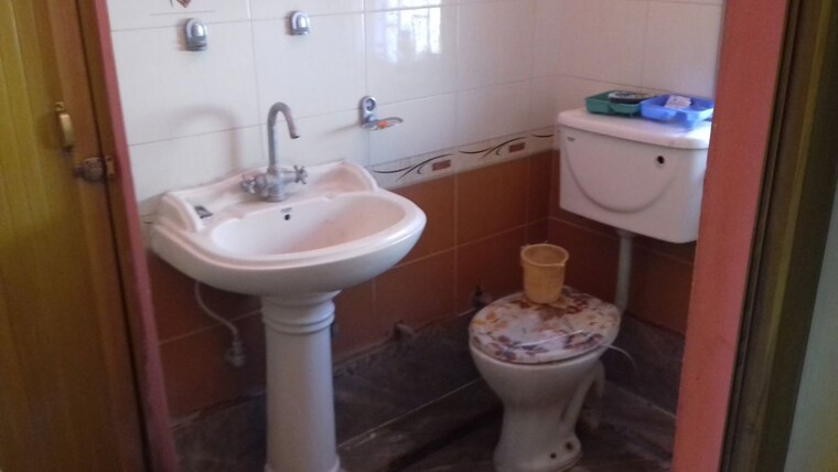 Bathroom, sector 2 2 Bedroom 1200 Sq.Ft. Builder Floor In Sector 2 Panchkula 10708483