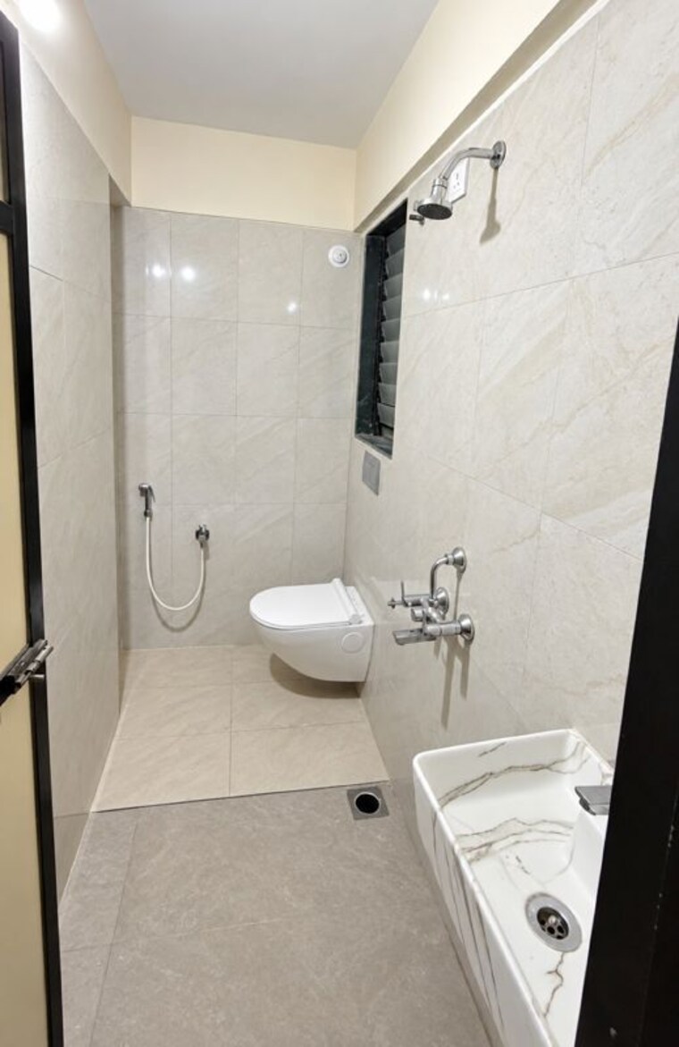 Bathroom, goregaon west 2 Bedroom 700 Sq.Ft. Apartment In Goregaon West Mumbai 10708497