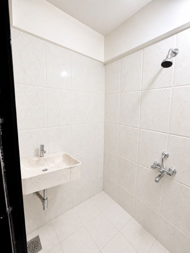 Bathroom, goregaon west 2 Bedroom 700 Sq.Ft. Apartment In Goregaon West Mumbai 10708497
