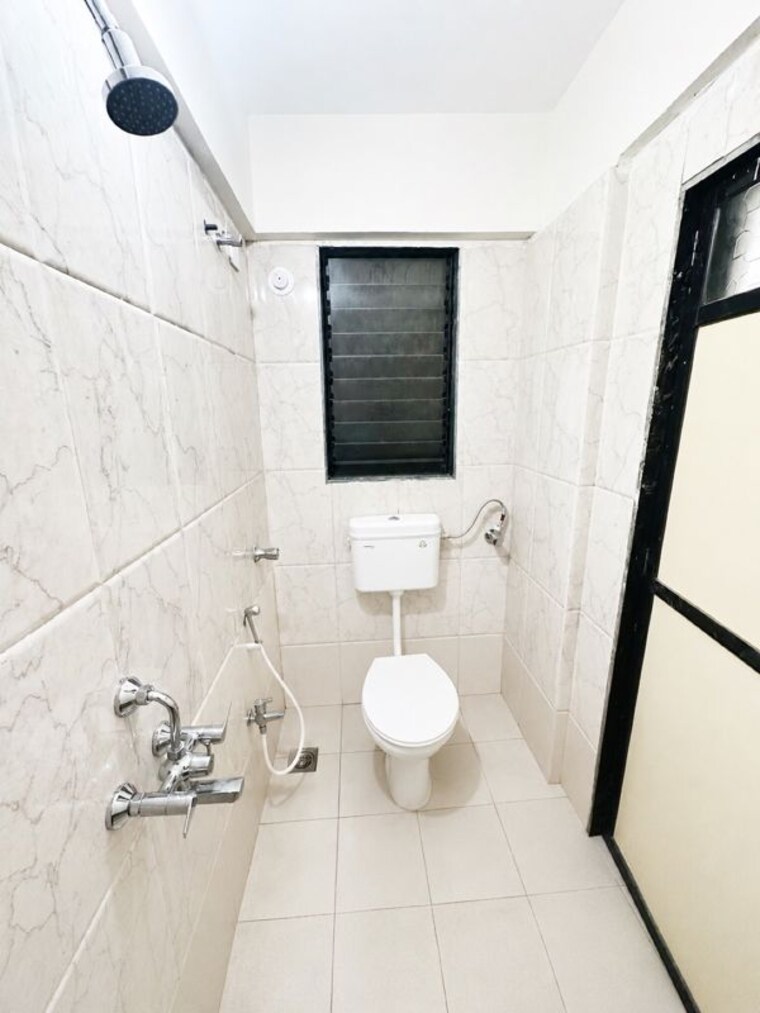 Bathroom, goregaon west 2 Bedroom 700 Sq.Ft. Apartment In Goregaon West Mumbai 10708497