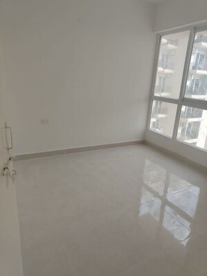 Room in 2 BHK Apartment at Signature Global Prime, Sector 63a – for Rent
