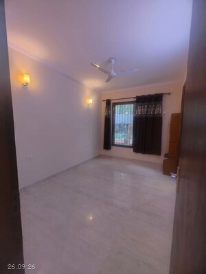 Room in 4 BHK Builder Floor at South City 2 – for Rent