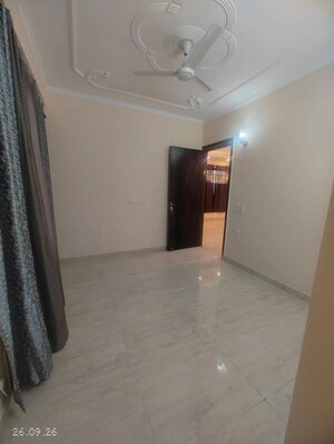 Room in 4 BHK Builder Floor at South City 2 – for Rent
