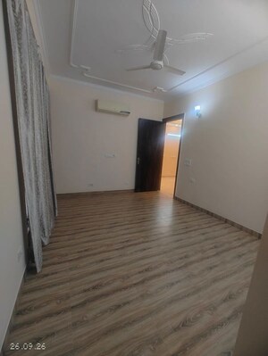 Room in 4 BHK Builder Floor at South City 2 – for Rent