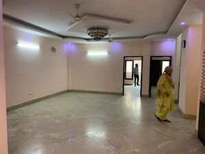 Room in 3 BHK Villa at Sector 1 – for Rent