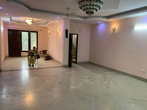 Room in 3 BHK Villa at Sector 1 – for Rent