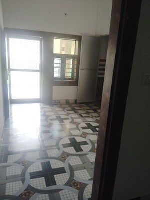 Room in 3 BHK Apartment at Girdharpur – for Rent