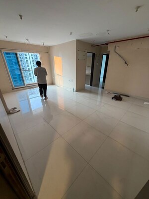 Room in 2 BHK Apartment at Sheth Avalon, Laxmi Nagar – for Rent