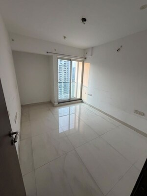 Room in 2 BHK Apartment at Sheth Avalon, Laxmi Nagar – for Rent