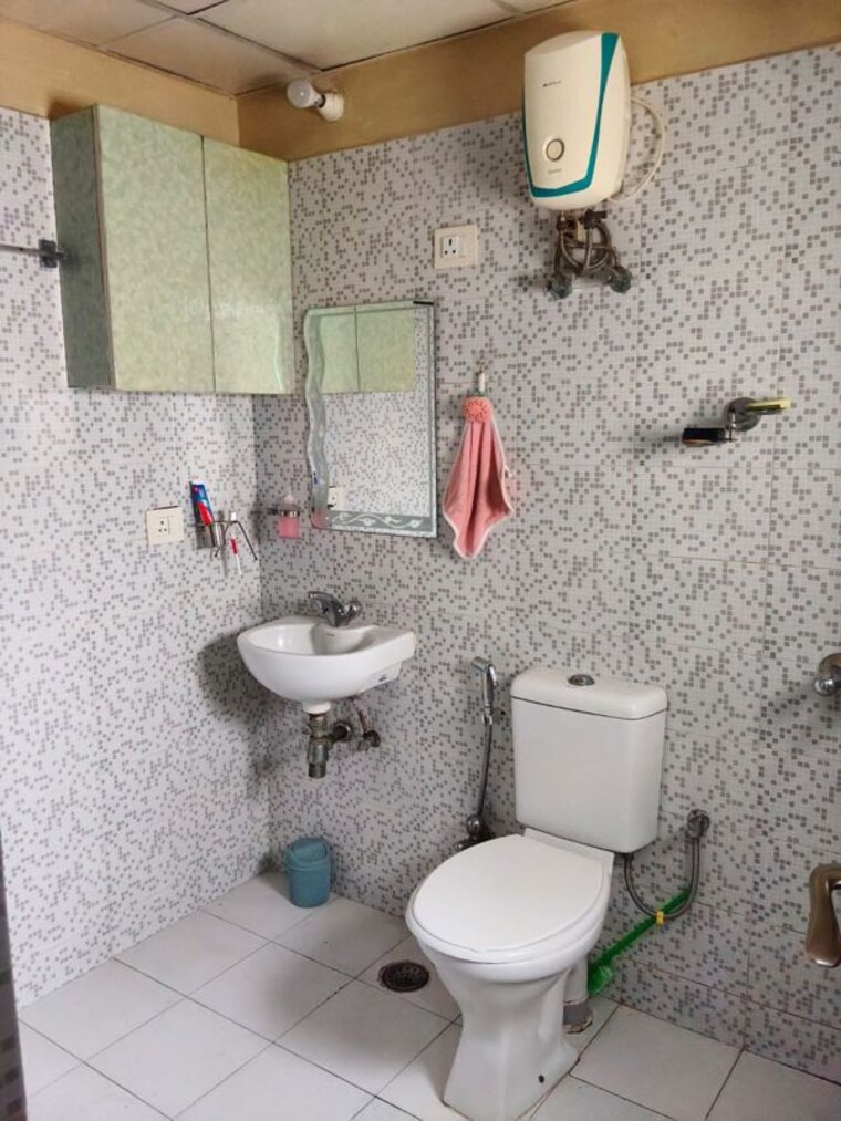 Bathroom, bptp-park-elite-floors 3 Bedroom 250 Sq.Yd. Builder Floor In Sector 85 Faridabad 10708636