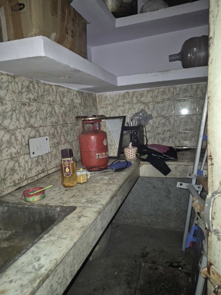 Kitchen, mayur vihar 1.5 Bedroom 300 Sq.Ft. Builder Floor In Mayur Vihar Delhi 10708693