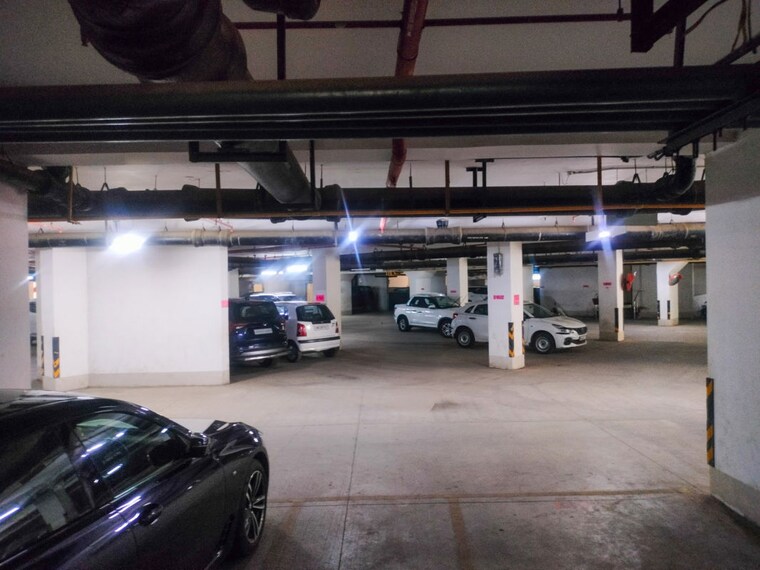  Parking, andheri west  640 Sq.Ft. Apartment In Andheri West Mumbai 10708711