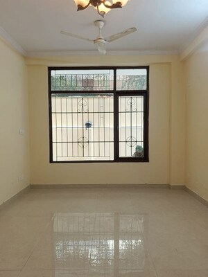 Room in 3 BHK Builder Floor at Mayfield Garden – for Rent