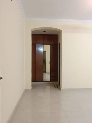 Room in 3 BHK Builder Floor at Mayfield Garden – for Rent