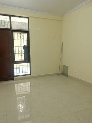 Room in 3 BHK Builder Floor at Mayfield Garden – for Rent