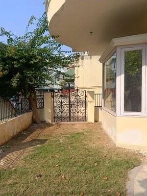 Balcony in 3 BHK Builder Floor at Mayfield Garden – for Rent