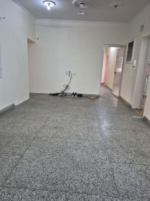 Room in 2.5 BHK Apartment at Mayur Vihar – for Sale