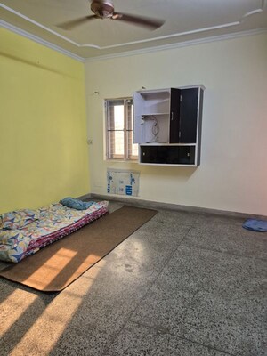Room in 2.5 BHK Apartment at Mayur Vihar – for Sale