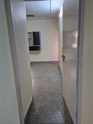Room in 2.5 BHK Apartment at Mayur Vihar – for Sale