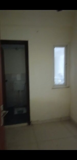 Room in 3.5 BHK Apartment at RPS Auria, Sector 88 – for Rent