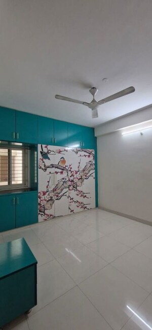Room in 3 BHK Builder Floor at Kondapur – for Rent