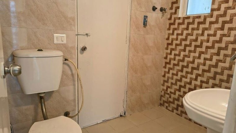 Bathroom, gaur-city-2-14th-avenue 3 Bedroom 1300 Sq.Ft. Apartment In Sector 16c Greater Noida Greater Noida 10708759