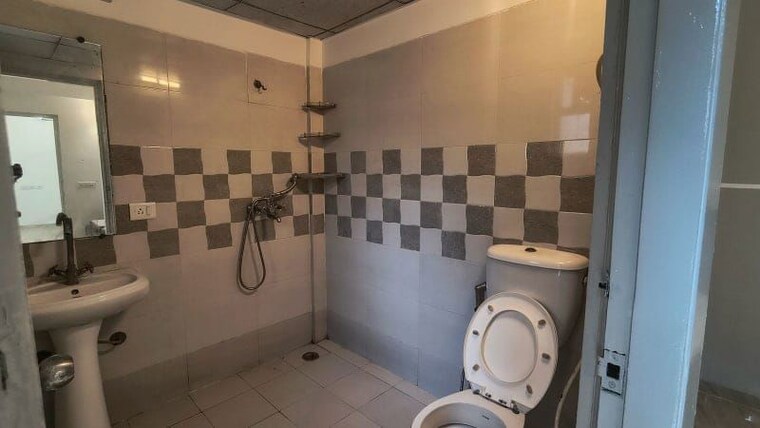 Bathroom, gaur-city-2-14th-avenue 3 Bedroom 1300 Sq.Ft. Apartment In Sector 16c Greater Noida Greater Noida 10708759