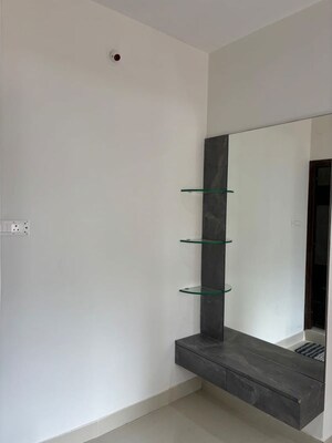 Room in 3 BHK Builder Floor at Kondapur – for Rent